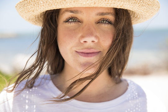 Portrait of beautiful woman outdoors.