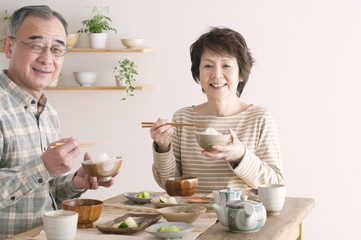 50代女性はホルモンバランスを整える食事をする