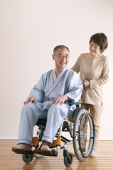 シニア夫婦の介護イメージ