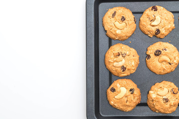 cookies with raisin and roasted cashew nuts