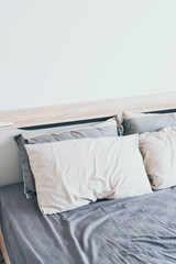 Fototapeta na wymiar pillow on bed decoration in bedroom
