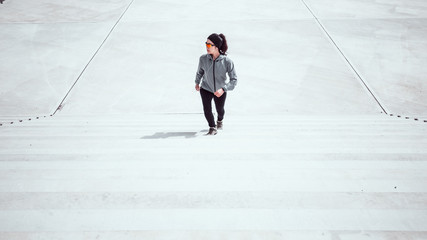 スポーティーな女性 アウトドア