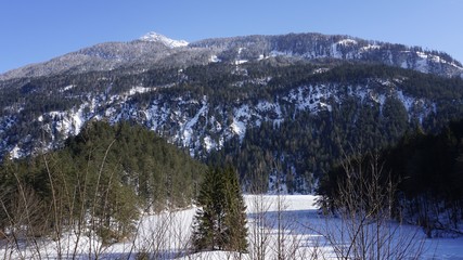 Fernpass, Tirol, &Ouml;sterreich, Strasse zwischen Reutte und Nassereith mit Zugspitze