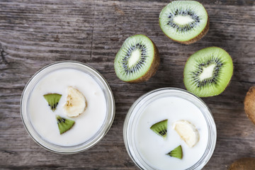 Fototapeta na wymiar Yogurt with kiwi