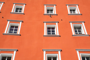 Fototapeta na wymiar Detail of renovated historic building in center of Rattenberg