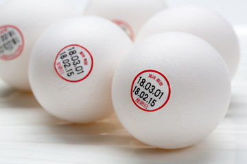 鶏卵の賞味期限ラベル