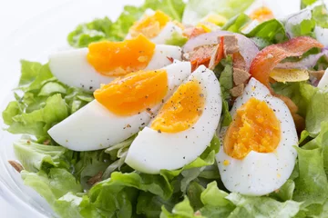Abwaschbare Fototapete ゆで卵の野菜サラダ © Tsuboya