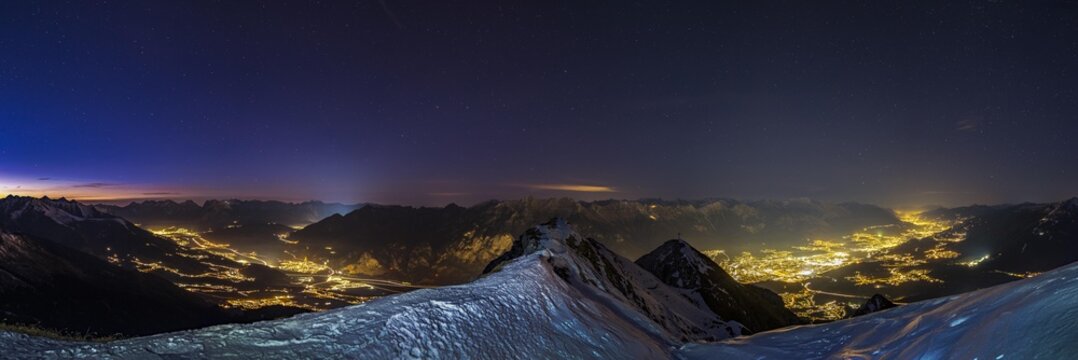Inntal at dusk, Wetterstein mountains with Zugspitze on the left, Innsbruck with Nordkette on the right, Spitzmandl mountain in front, Tyrol, Austria, Europe