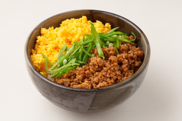 三色丼