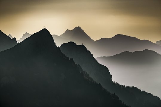 Morning light with mountain ranges as staggering and mountaineering on peaks, Tannheimer Tal, Tyrol, Austria, Europe