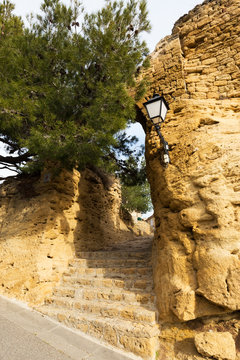 rocher de Miramas-le-Vieux