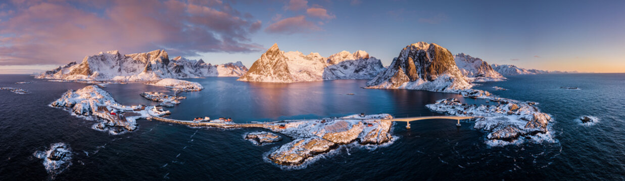 Panorama - Reine - Sakris&oslash;y - Hamn&oslash;y