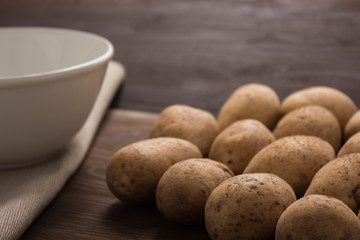 Kartoffel und Schüssel