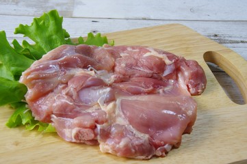 鶏もも肉　生肉