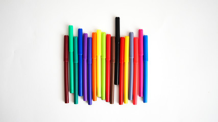 Obraz premium multi-colored felt-tip pens on the white isolated background, 18 colors.