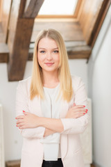 Naklejka premium Young business woman working at modern office