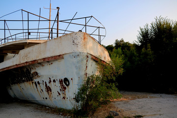 Abandoned ship, ship wreck
