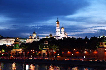Moscow river and the Moscow Kremlin at night