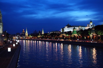 Moscow river and the Moscow Kremlin at night