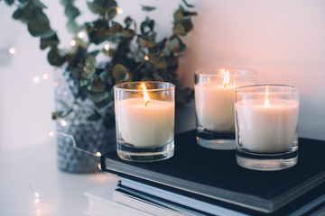 Obraz na płótnie Canvas Cozy home interior decor, burning candles