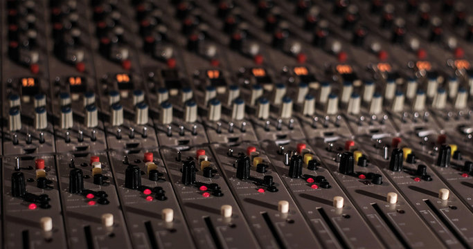 Mixer audio professionale