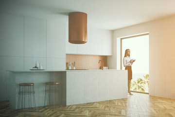 White and bronze kitchen corner toned