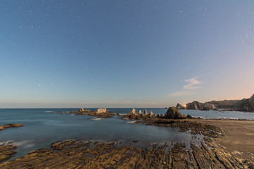 the beach of Gueirua, a disturbing landscape of sharp rocks that emerge from the ocean, pretends to be from another world, with an impressive beauty at dawn, dusk and in the starry night © AGUS
