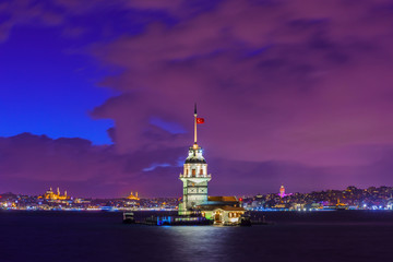 Fototapeta premium Maiden's Tower in Istanbul, Turkey (KIZ KULESI - USKUDAR)