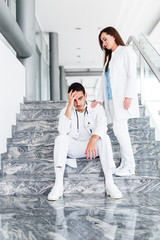 Young female doctor tries to console colleague © Alvin Harambašić