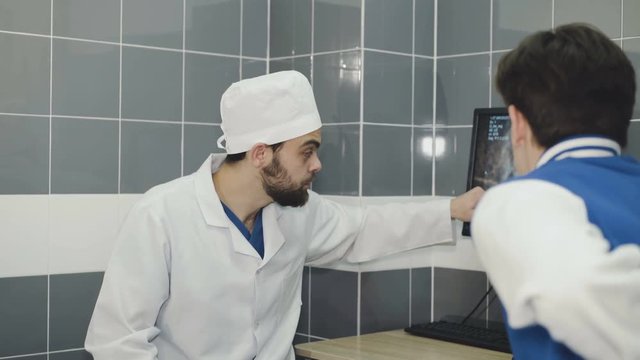 The patient on the diagnistics consultation in hospital. 4K