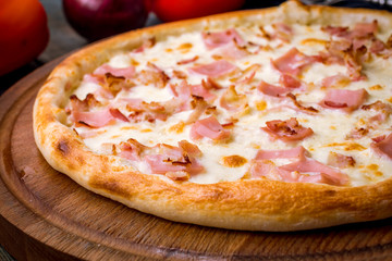 Carbonara pizza with bacon