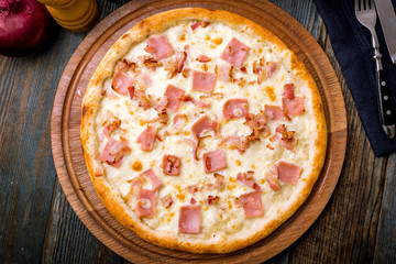 Carbonara pizza with bacon