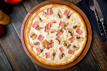 Pizza with ham and mushrooms