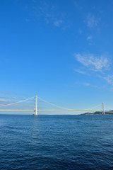 兵庫　明石海峡大橋と青空