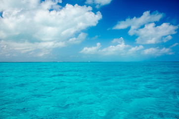 Fototapeta na wymiar Cancun Sea horizon