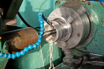 Grinding of a cylindrical opening by means of an abrasive circle on the intra grinder in operating...