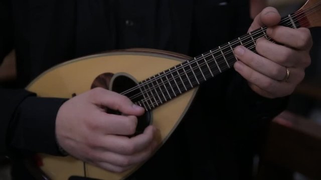 Mandolin an Italian man hands player