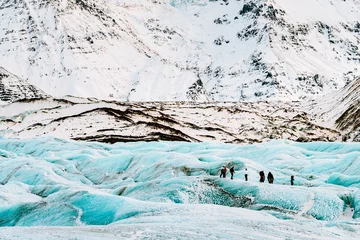 Papier Peint photo Glaciers alpinistes randonnée sur un glacier en islande