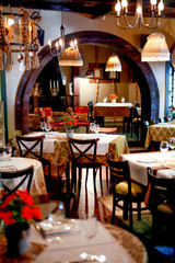 Fototapeta na wymiar Big and luxury restaurant interior in vintage style