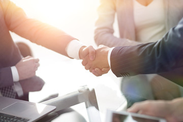 Obraz na płótnie Canvas confident handshake of business partners