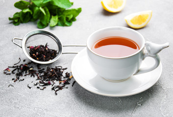 Tea with lemon and mint