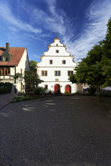 Fototapeta na wymiar Rathaus und Kirche in Grettstadt, Landkreis Schweinfurt, Unterfranken, Bayern, Deutschland
