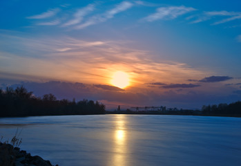 Sonnenuntergang im Rheinpark
