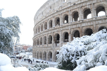 Colosseo innevato a Roma - obrazy, fototapety, plakaty