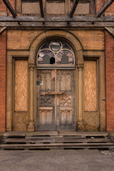 Fototapeta na wymiar The old door of a ruined building
