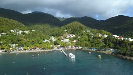 côte avec bateaux, caraîbes