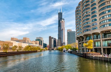 Obraz premium View of Chicago cityscape from Chicago River Illinois, United States