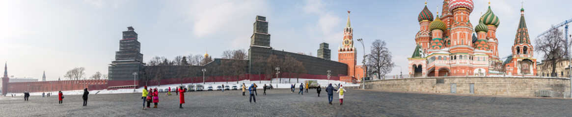 Fototapeta na wymiar MOSCOW, RUSSIA - MARCH 3, 2018: Exterior of the famous St. Basil's Cathedral on Red Square 