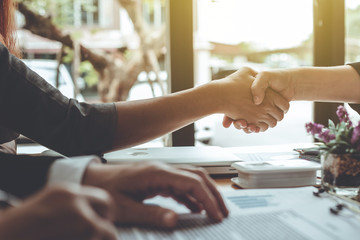 Business people shaking hands. Business executives to congratulate the joint.