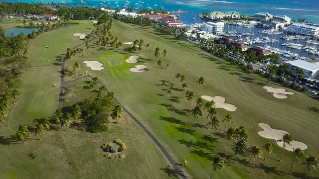 parcours de golf avec villa